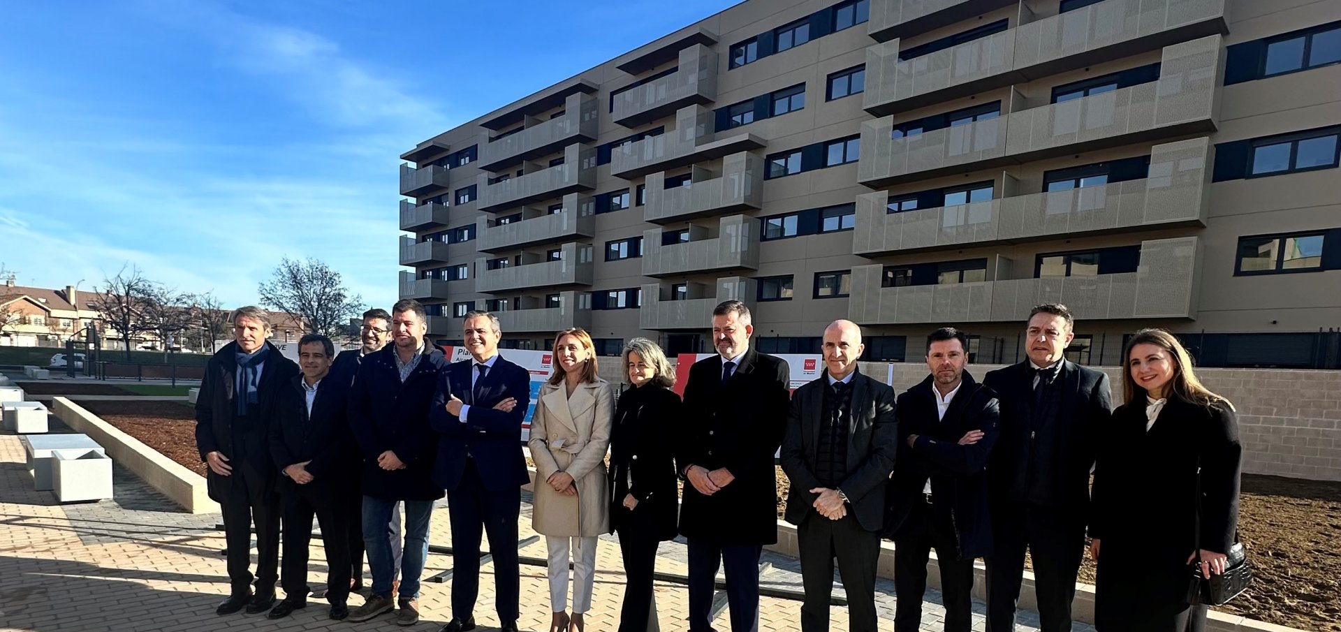 Autoridades públicas visitan la promoción de Alcorcón del Plan Vive