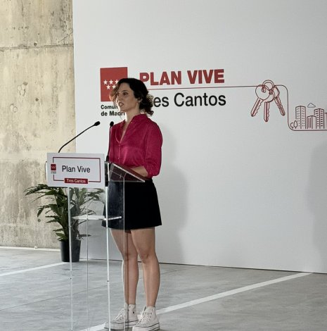 Isabel Díaz Ayuso en la entrega de viviendas asequibles del Plan VIVE  en Tres Cantos