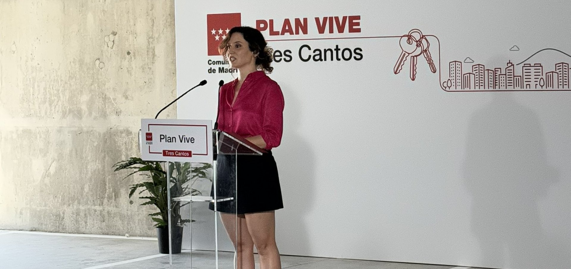 Isabel Díaz Ayuso en la entrega de viviendas asequibles del Plan VIVE  en Tres Cantos